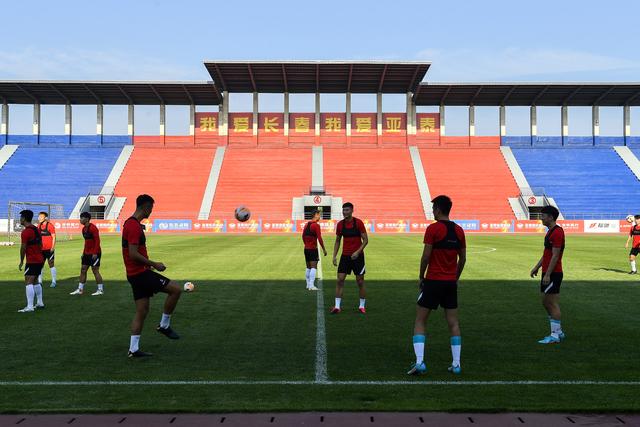 东欧63分爱德华兹19+11 独行侠险胜森林狼1-0