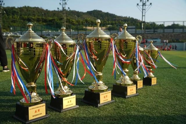 杨31+10+绝杀詹眉空砍77分 老鹰险胜湖人6连胜